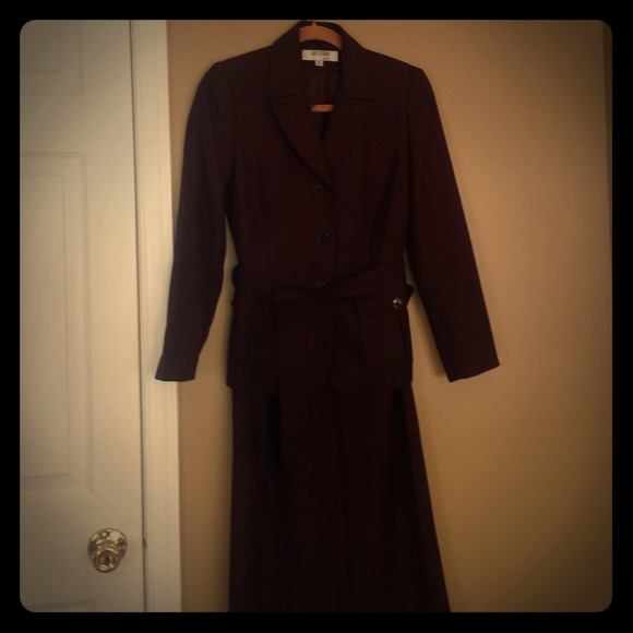Fully lined, brown long skirt suit w/belted jacket - Picture 1 of 3