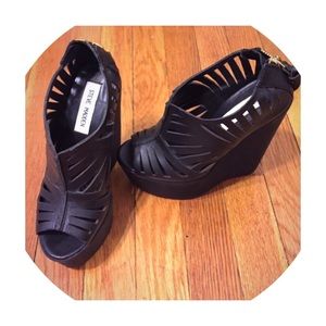 🔹Steve Madden Wedges🔹