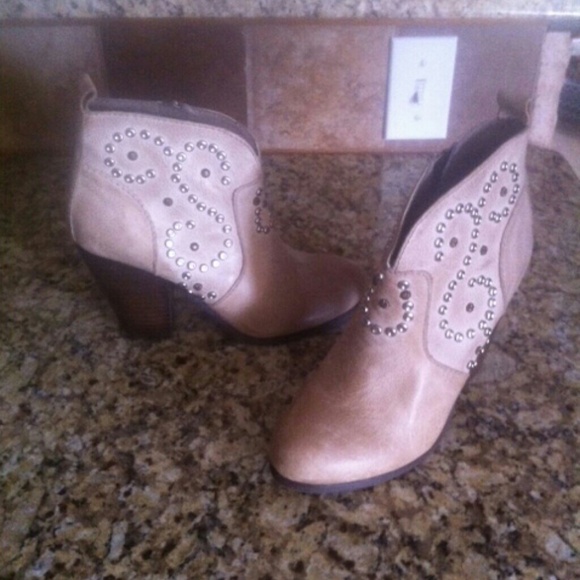 Steve madden studded boots , size 8