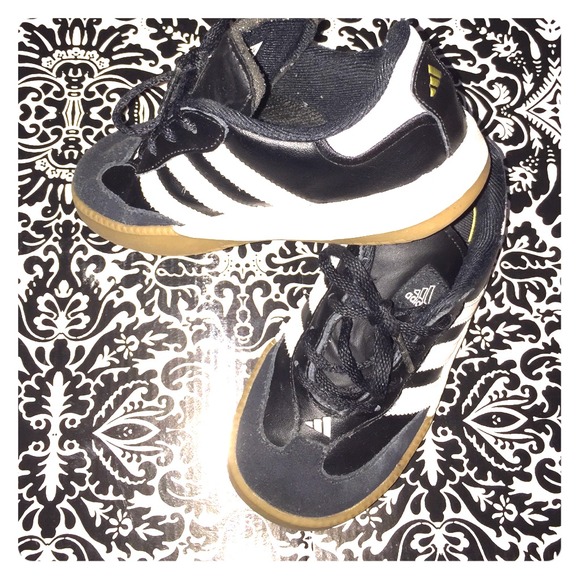 🎩Boys Adidas Sneakers size 10🎩
