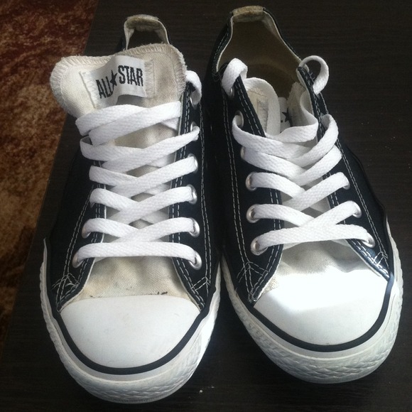 Black and white All Star  men 6 women 8