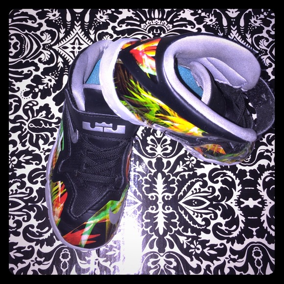 💙Boys Lebron sneakers💙 size 10c
