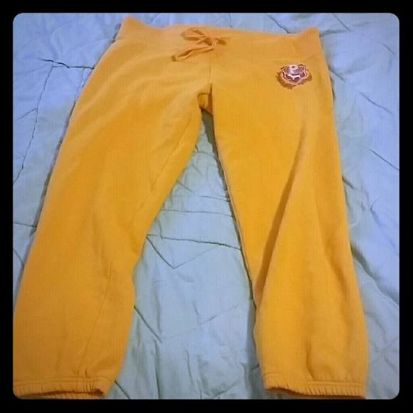 SOLD ☆Victoria's secret PINK sweat crops☆