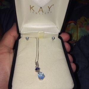 Kay jewelers necklace and matching earrings