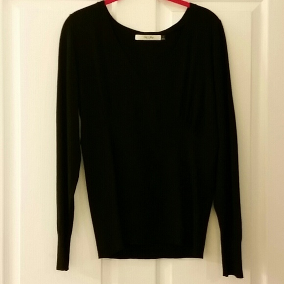 Black v neck sweater