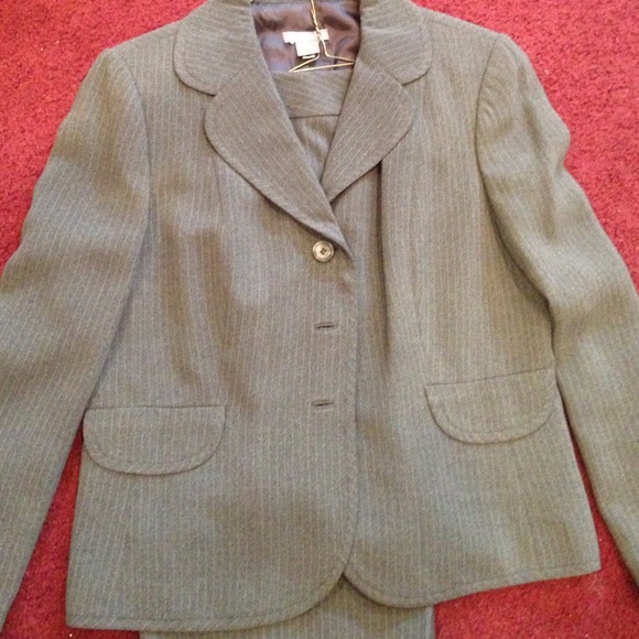 New Ann Taylor 14P grey and white pinstripe suit