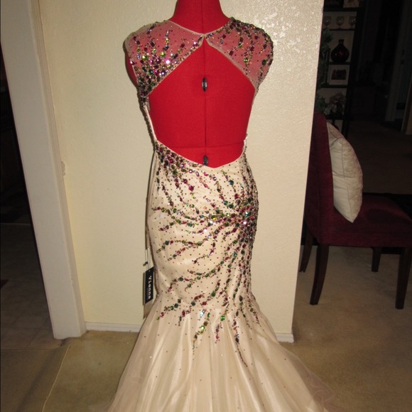 Vienna Genuine New Firework Dress Size 6 - Picture 3 of 4
