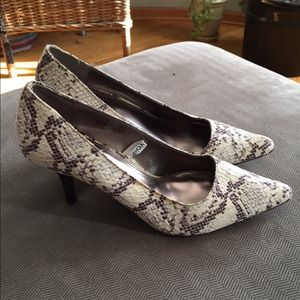 Merona Faux Snake Skin Pumps size 9.5