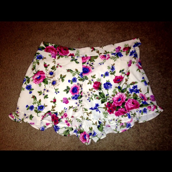 Floral satin ruffle trousers! - Picture 2 of 2