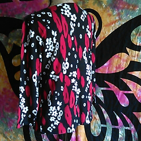 🎉 SALE!! 🎉 Leopard floral v neck sweater - Picture 4 of 4