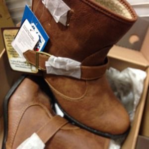 Women's Khombos boots.