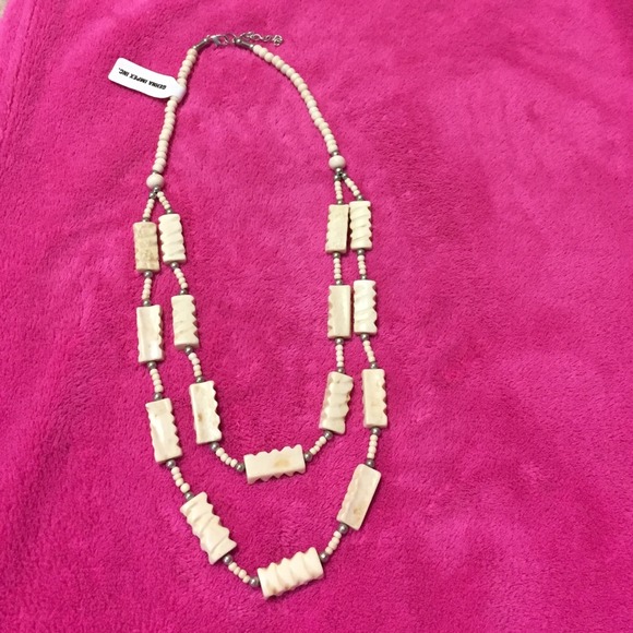 White/Cream Colored Necklace! - Picture 1 of 1