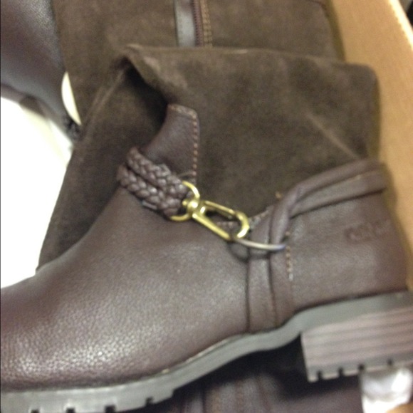 Women's Khombos Boots!