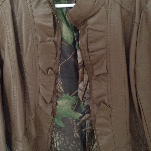 ✨Brown Ruffled Jacket - Picture 3 of 6