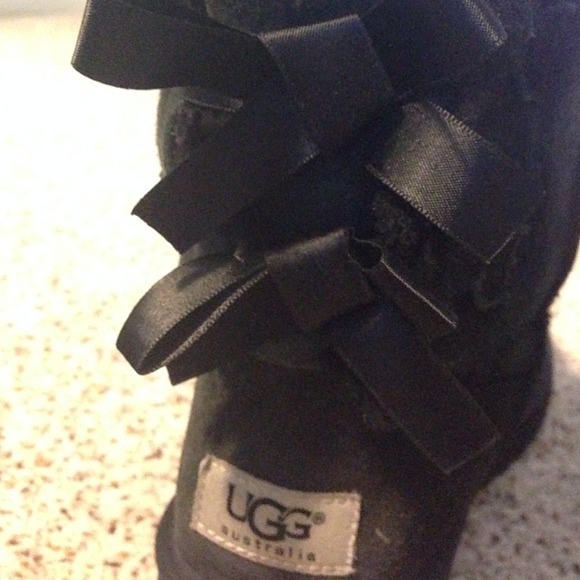 Black Bailey bow uggs