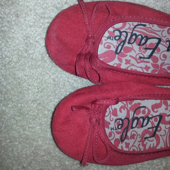 Red American Eagle slip on's - Picture 2 of 3