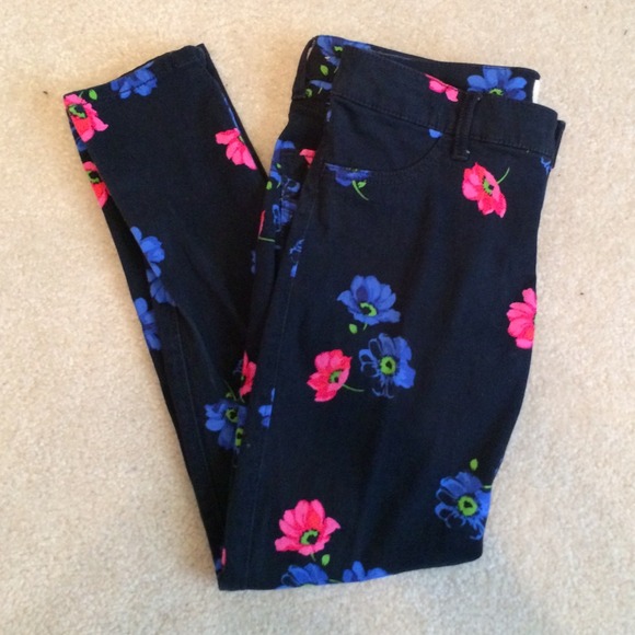 Navy Blue Floral Capris
