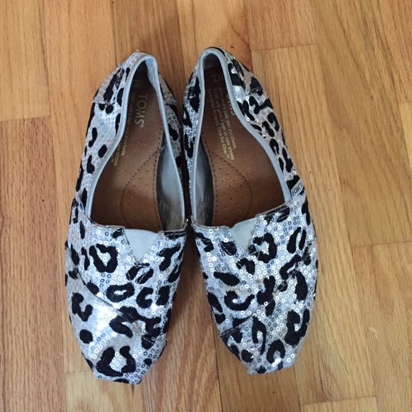 Cheetah print sequin TOMS!!