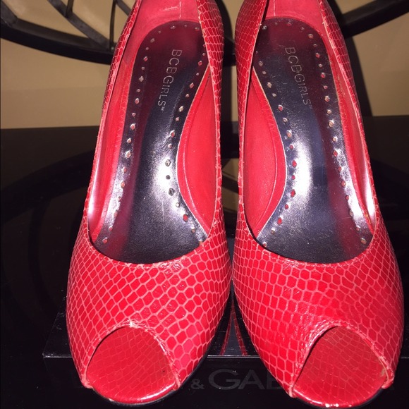 BCBG RED Peep Toe Wedge Heel - Picture 2 of 4