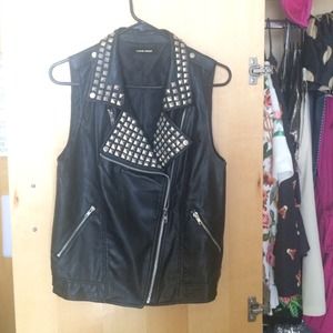 ⚫️super cool punk style vest⚫️