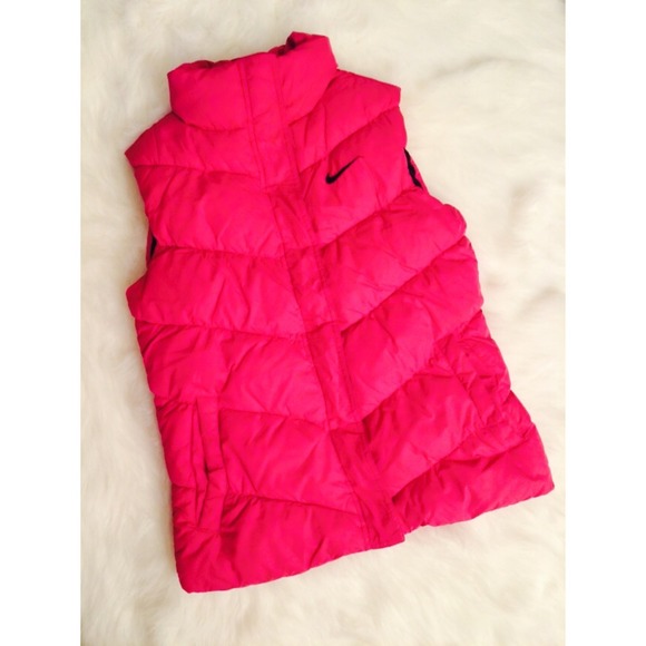 Nike Outerwear - 👸 Nike hot pink vest 👸