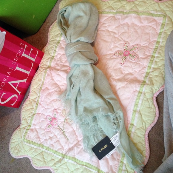 NWT LIGHT MINT SCARF