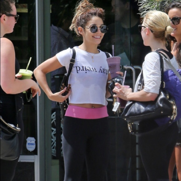 BRANDY MELVILLE // Crop "Stay Weird" Tee - Picture 4 of 4