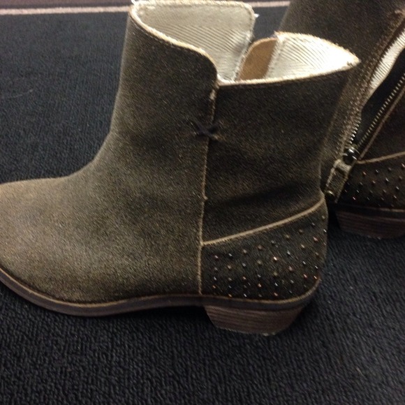 Beaded short boots