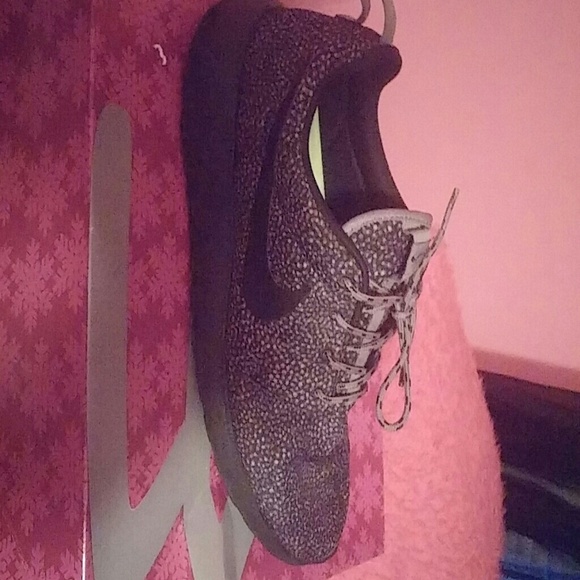 Nike Roshe Run - Picture 2 of 3