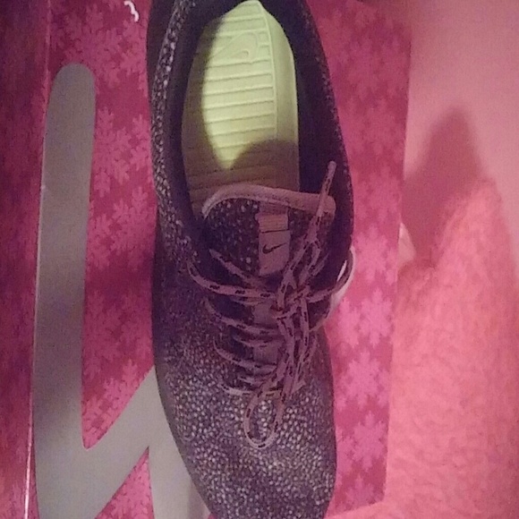 Nike Roshe Run - Picture 3 of 3