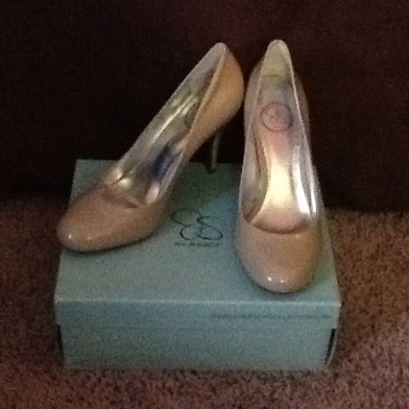 New Jessica Simpson Round Toe Nude Pumps size 9