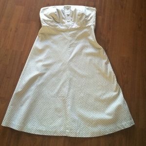 GAP sz 4 seersucker grey and white strapless dress