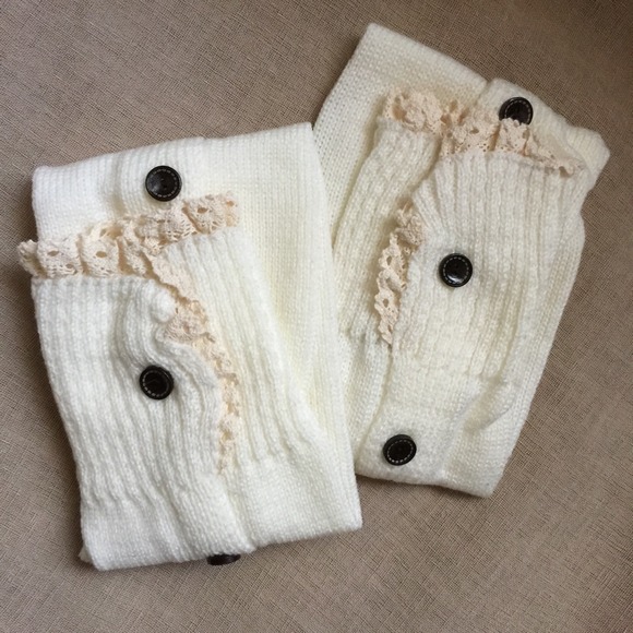 LAST PAIR! White Knit Leg Warmers Lace TrimButtons - Picture 3 of 4