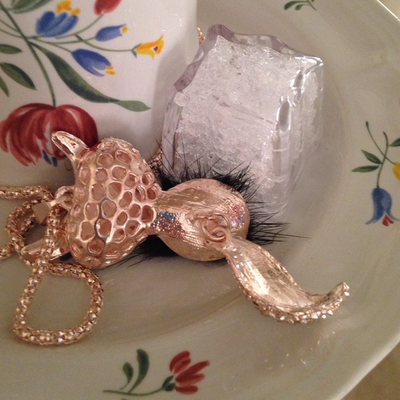 GC crystal Black Fox pendant necklace - Picture 2 of 3