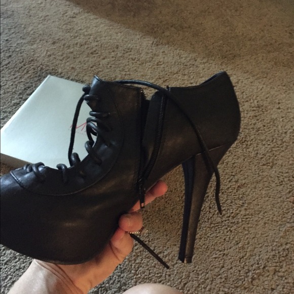 Black booties - Picture 2 of 3