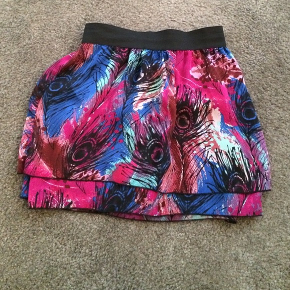 Peacock patterned skirt size Medium - Picture 2 of 2