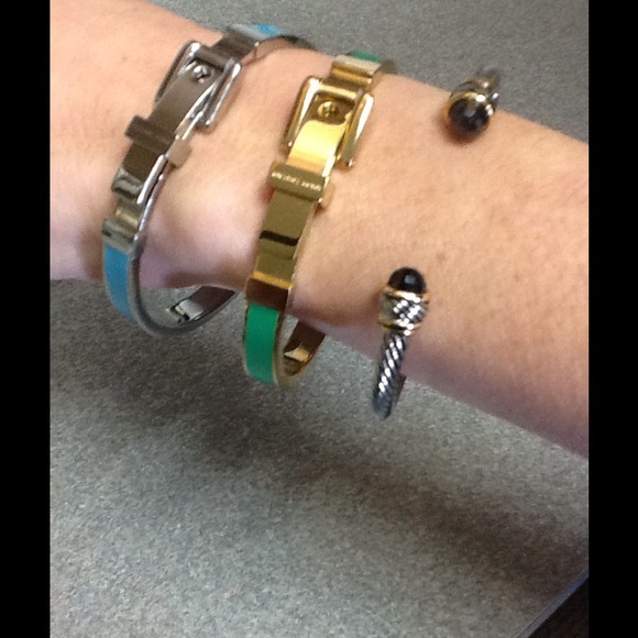 Cable like cuff with stone detail