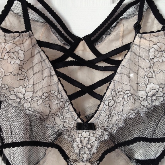 VS lace thong bodysuit - Picture 4 of 4