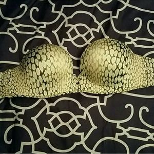 VICTORIA  SECRET BOMB SHELL STRAPLESS BRA