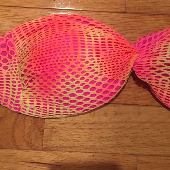 Bright colored bandue push up bikini - Picture 3 of 4