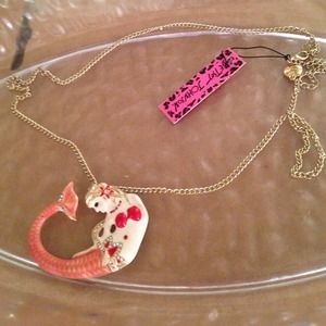 Gina's closet  Beautiful Mermaid pendant Necklace