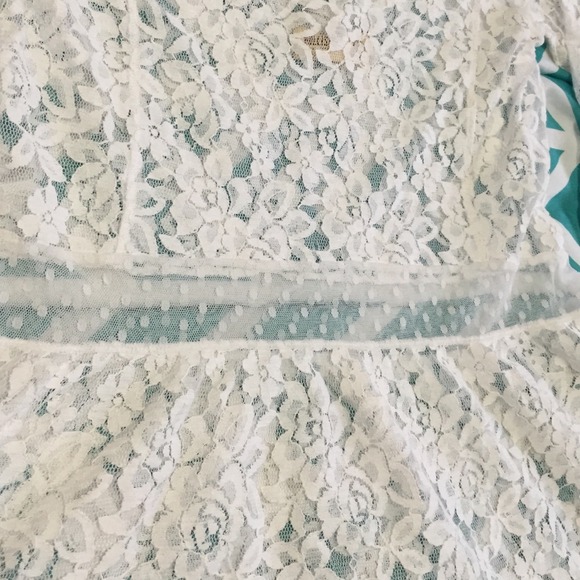 White Hollister Blouse - Picture 4 of 4