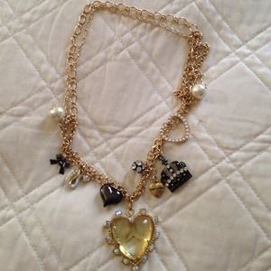 From Gina's closet to you this gorgeous Necklace