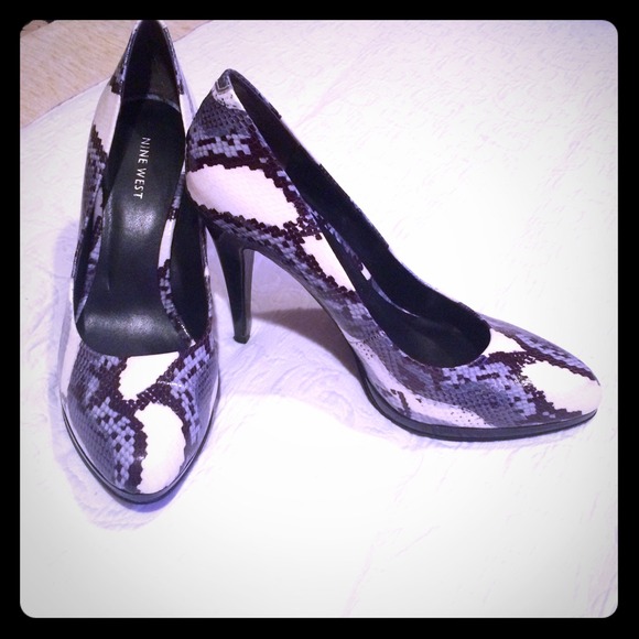 Nine West high heels excellent  worn only once!