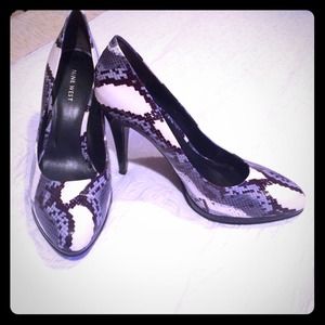 Nine West high heels excellent  worn only once!
