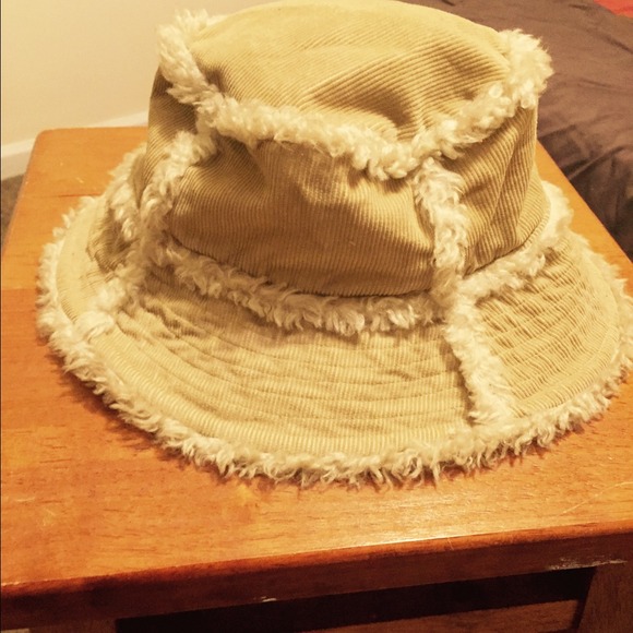 Cute Abercrombie and Finch corduroy hat