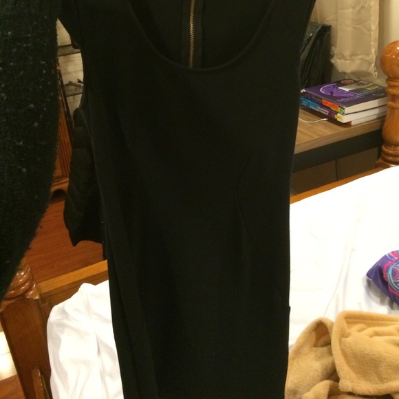 Black fitted dress from EXPRESS. - Picture 3 of 4