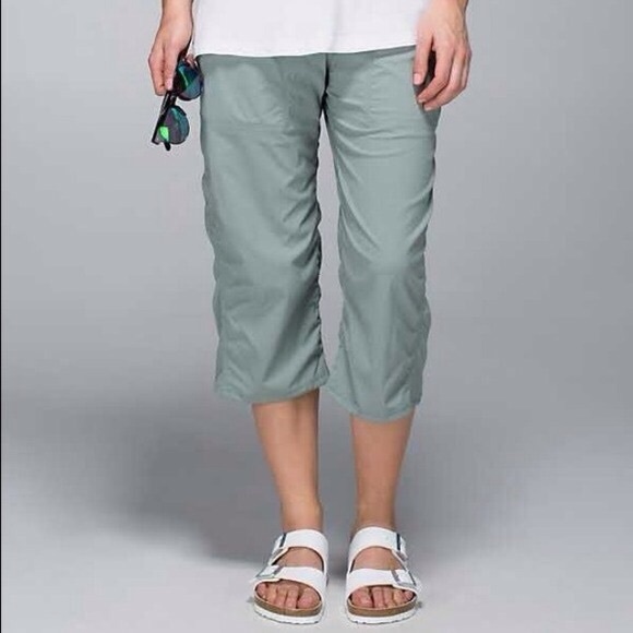 Lululemon earl grey studio crop