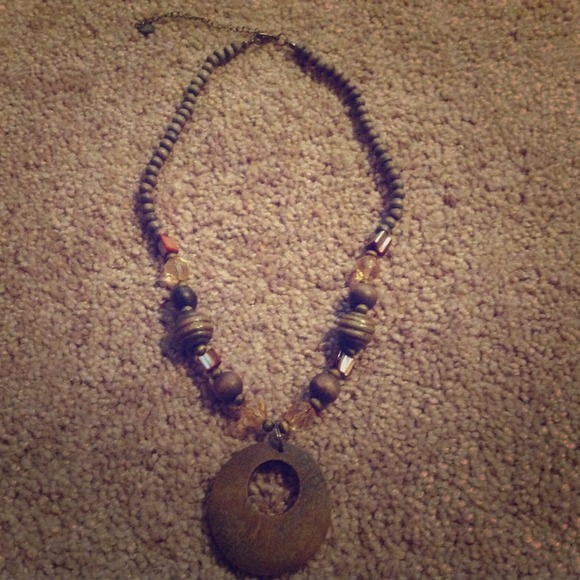 Claire's brown wood and beads necklace