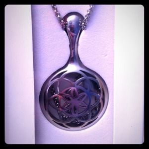 Shine misfit bloom necklace